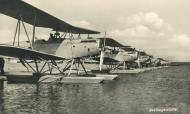 Asisbiz Heinkel He 42 floatplanes lined up ebay 01